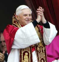 El viaje de Benedicto XVI descubre el anticlericalismo de Zapatero.