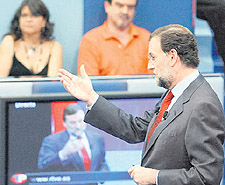 Rajoy dice sentirse "inmensamente feliz" por poder hablar "de lo que le importa a la gente"