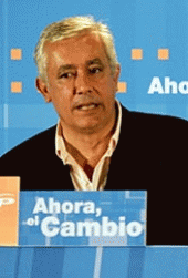 DEBATE  A TRAVÉS DE CANAL SUR. Javier Arenas ve 'insultante' el 'triunfalismo' de Manuel Chaves.